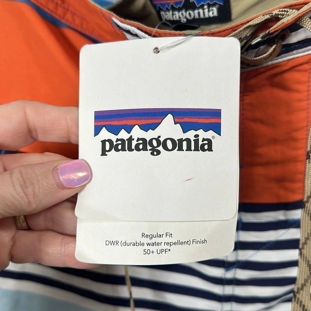 Patagonia printed Wavefarer board shorts 19” size 34. NWT